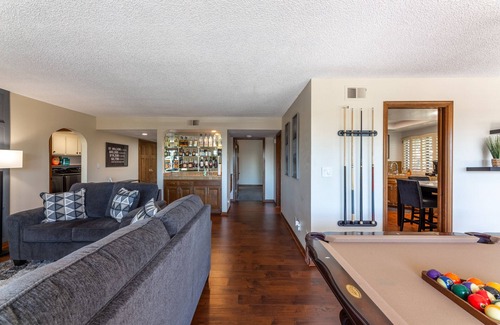 Harbor Condo | Luxury Condo in Prime Location! Close to Shopping and Beaches.