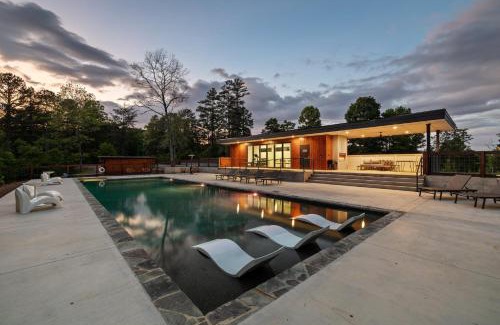 Young Harris House | Luxury Container Hammock, Fire Pit Pool