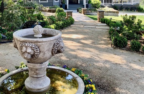 Calistoga House | Luxury Contemporary Victorian w/ guest barn, pool and gym