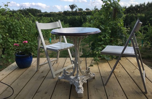 Rumburgh Cabin | Luxury Cosy Vineyard Eco Cabin: 'The Grape Escape' near Halesworth & Southwold