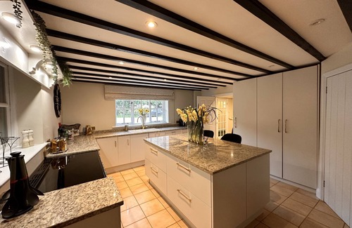 Burton Cottage | Luxury Cotswolds Retreat - Next to Bath & Castle Combe