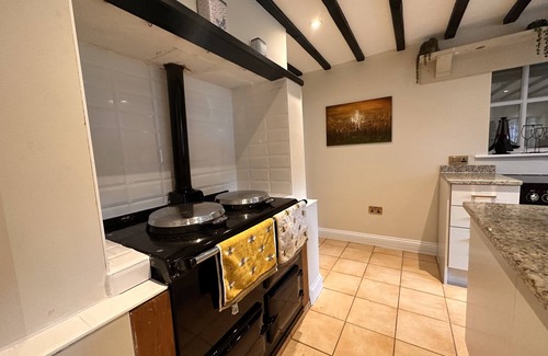 Burton Cottage | Luxury Cotswolds Retreat - Next to Bath & Castle Combe