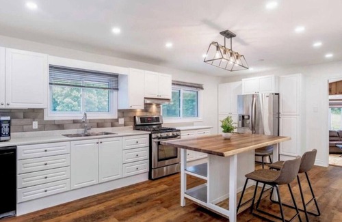 Mulmur Cottage | Luxury Cottage on 8 Acres of Greenery w/Pool & Games Room!