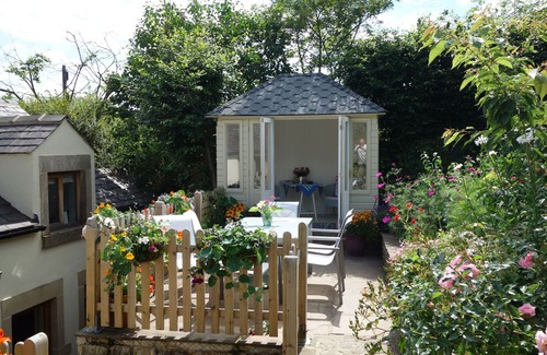 Tideswell Cottage | Luxury Cottage Sleeping 8, Pet Friendly in Historic Village of Tideswell.