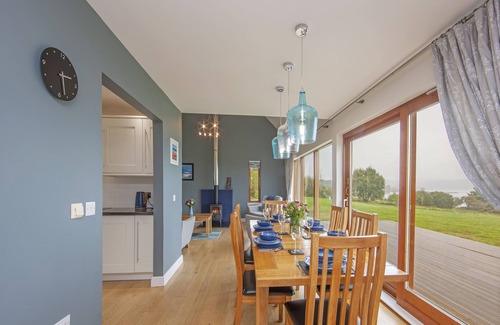 Benderloch Cottage | Luxury cottage with Jacuzzi on shore of sea loch, near Oban