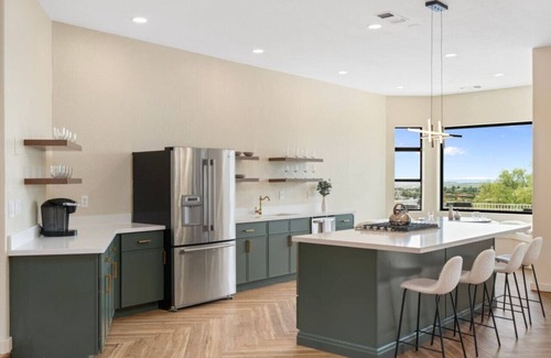 Cottonwood House | Luxury Cottonwood Oasis - Pool - Mountains - Tranquility