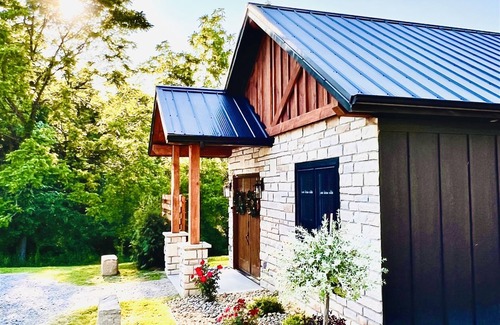 Creola Cabin | LUXURY COUPLES CABIN! Caveside Cabins