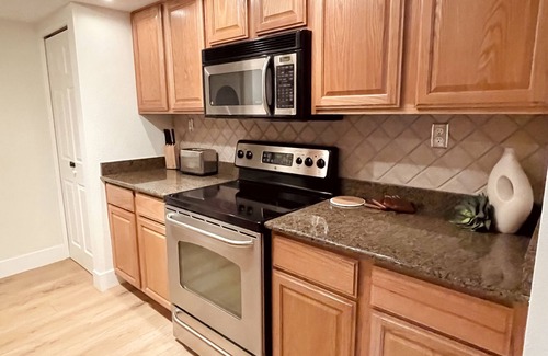 Arcadia Lite Condo | Luxury Desert Condo w/Pool & 2 King Beds/2 baths