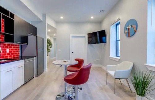 Ironbound District Apartment | Luxury Designer Theme 2BR Apt near NYC/thePATH