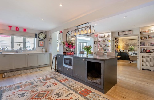 Ewen House | Luxury Detached Cotswold Holiday Home - Honeysuckle House