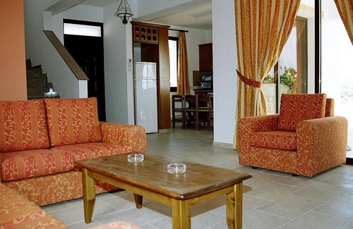 Kathikas Villa | Luxury detached Villa with Private swimming Pool/Free WiFi/Welcome Hamper