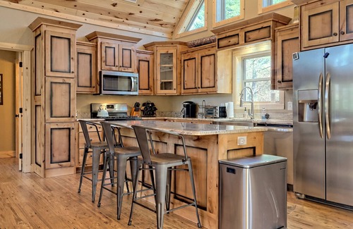 Murphy House | Luxury Dog Friendly Chalet in Murphy, NC with Views and fenced yard!