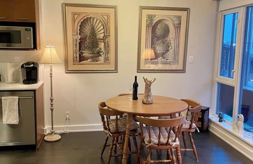 Downtown Vancouver Condo | Luxury Downtown Condo with A/C, Laundry, Parking