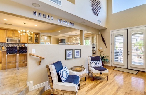 Pleasant Valley House | LUXURY DREAM HOME, 6 bdrm pool/hot tub, 8 flat tvs, fire pits, 5000 sq ft