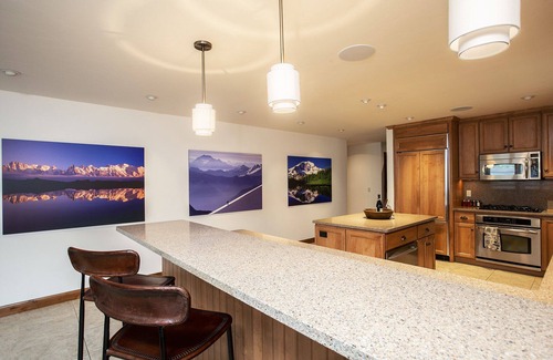 Ketchum Condo | Luxury DT Ketchum Condo w/Views of Baldy plus Private Garage