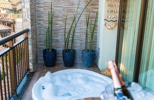 Aquiraz Apartment | Luxury Duplex Apartment - Manhattan Beach Riviera - Jacuzzi and access to private beach!