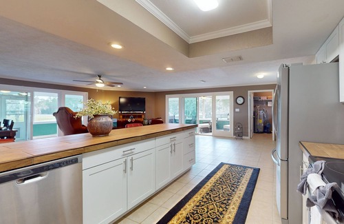 Micanopy House | Luxury duplex with private screened porch and lake view