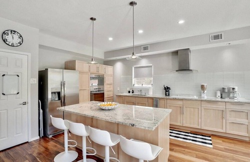 Flower Mound House | Luxury Escape Home with pool/spa/game room