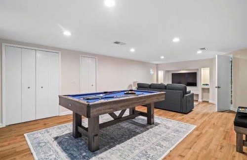 Highland Heights House | Luxury Escape, Sleeps 8,Game Room, Highland Heights