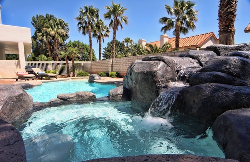 The Section Seven House | LUXURY ESTATE 4600 SQ FT, 6 Cal King Beds, Pool/Spa, Close 2 Strip, Summerlin