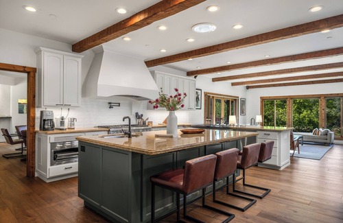 Healdsburg House | Luxury Estate for Gatherings with 2 Villas & Organic Farm