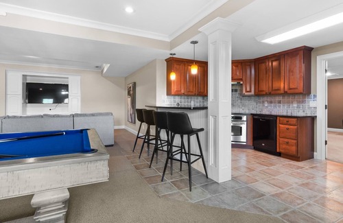 Landen House | Luxury Extended-Stay 5-King Ranch near Mason/Loveland