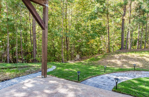 Cliftondale Apartment | Luxury Fairburn Suite with Wooded View