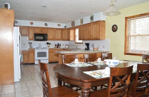 Eckerty House | Luxury Family Home Cabin #21 HOT TUB/Jacuzzi on Patoka Lake in Southern Indiana