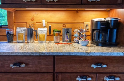Townsend Cabin | Luxury Family Lodge w/Amazing re-Views/Game Room/Hot-tub/Pool/10 min2Cades Cove