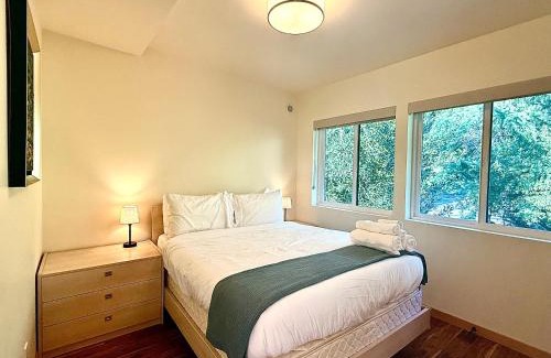 Mercer Island House | Luxury Family Retreat on Mercer Island Pet-Friendly, Pool Table, Patio & Near Seattle - Book Now & Save!