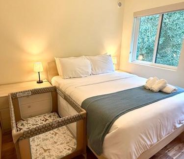 Mercer Island House | Luxury Family Retreat on Mercer Island Pet-Friendly, Pool Table, Patio & Near Seattle - Book Now & Save!