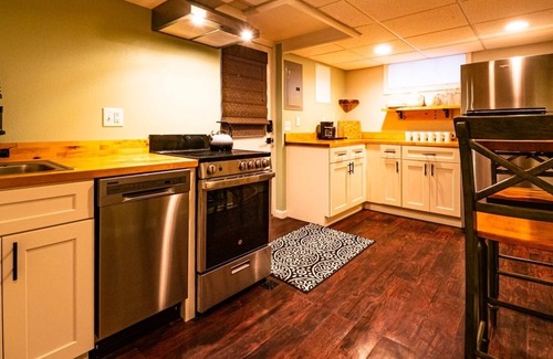 Cody House | Luxury Family Stay in Downtown Cody Sleeps Up to 16