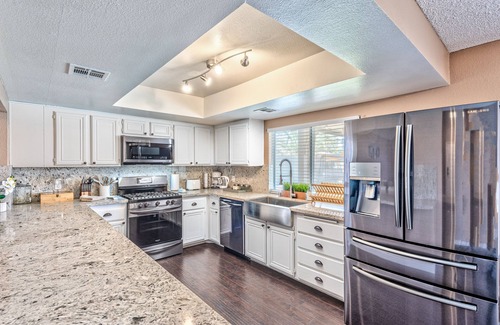 Highland Hills House | ☀ Luxury Family Vacation! Mini Golf - Heated Pool and Spa - RV Parking