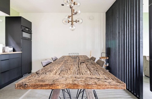 Vreeland Apartment | Luxury Farmstay – Sleep in Style Among the Cows