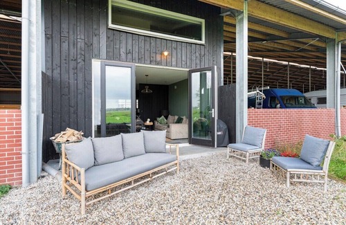 Vreeland Apartment | Luxury Farmstay – Sleep in Style Among the Cows
