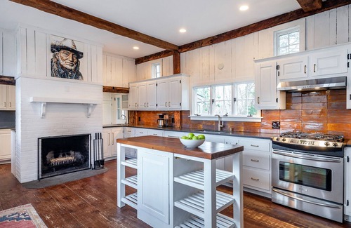 Lakeside Cottage | Luxury Farm House w/Guest House and Pool on 2 acres adjoining State Park