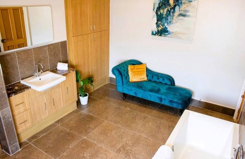 Wressle Other | Luxury Farmhouse:Hot tub/pool table/big garden/fire pit. Central meet up point.