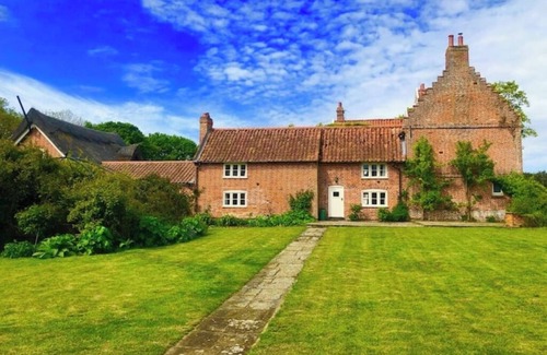 Beccles House | Luxury Farmhouse with pool table nr Southwold