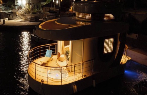 Split Boat Rental | Luxury Floating Apartment Amor