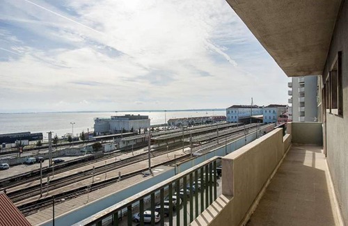 Alfama Apartment | Luxury for 30 guests With Frontal River View and 442 m2!