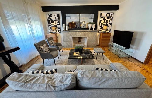 Alfama Apartment | Luxury for 30 guests With Frontal River View and 442 m2!