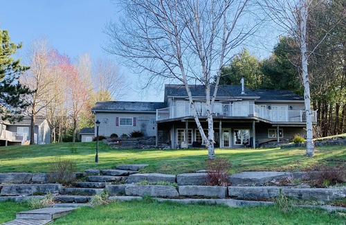 Baddow Cottage | Luxury four-season cottage with sauna, private water access, boat dock