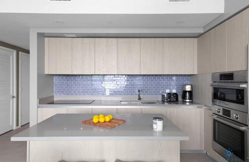 Hollywood South Central Beach Apartment | Luxury - Front Intercostal View - Free Valet Parking