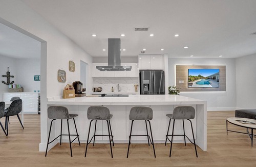 Plantation House | Luxury+ Fun + Heated Pool + Firepit,15 min FLL, Beach, Las Olas🌟LOCATION 🌟.