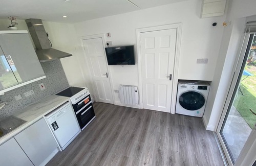 Rathmines Apartment | Luxury Garden Hideaway, Ranelagh, Dublin. Close to Aviva and city