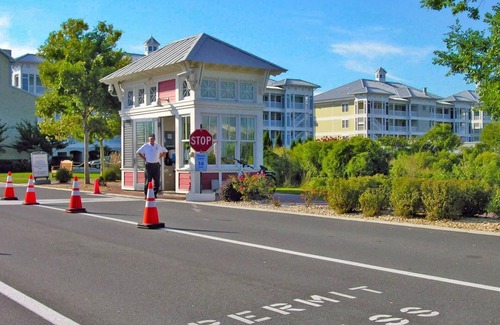 Sunset Island Apartment | Luxury Getaway Condo at Sunset Island in OC