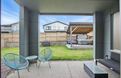 Hillsboro House | Luxury Getaway in Prime Location