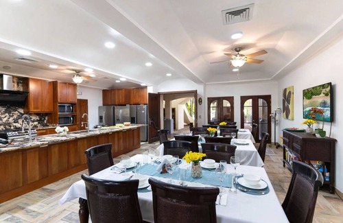 Tamarindo House | Luxury Getaway: Private Chef, pool & 5-Min Drive to the Beach
