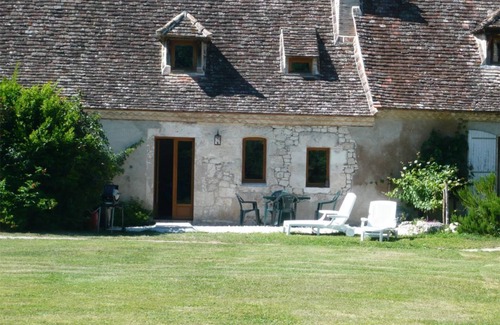 Boisse Cottage | luxury gite for couples, no children. Peace, great views, large pool and spa.