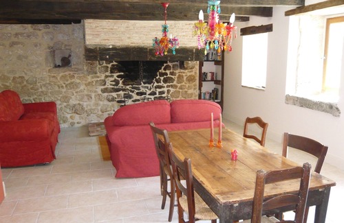 Boisse Cottage | luxury gite for couples, no children. Peace, great views, large pool and spa.